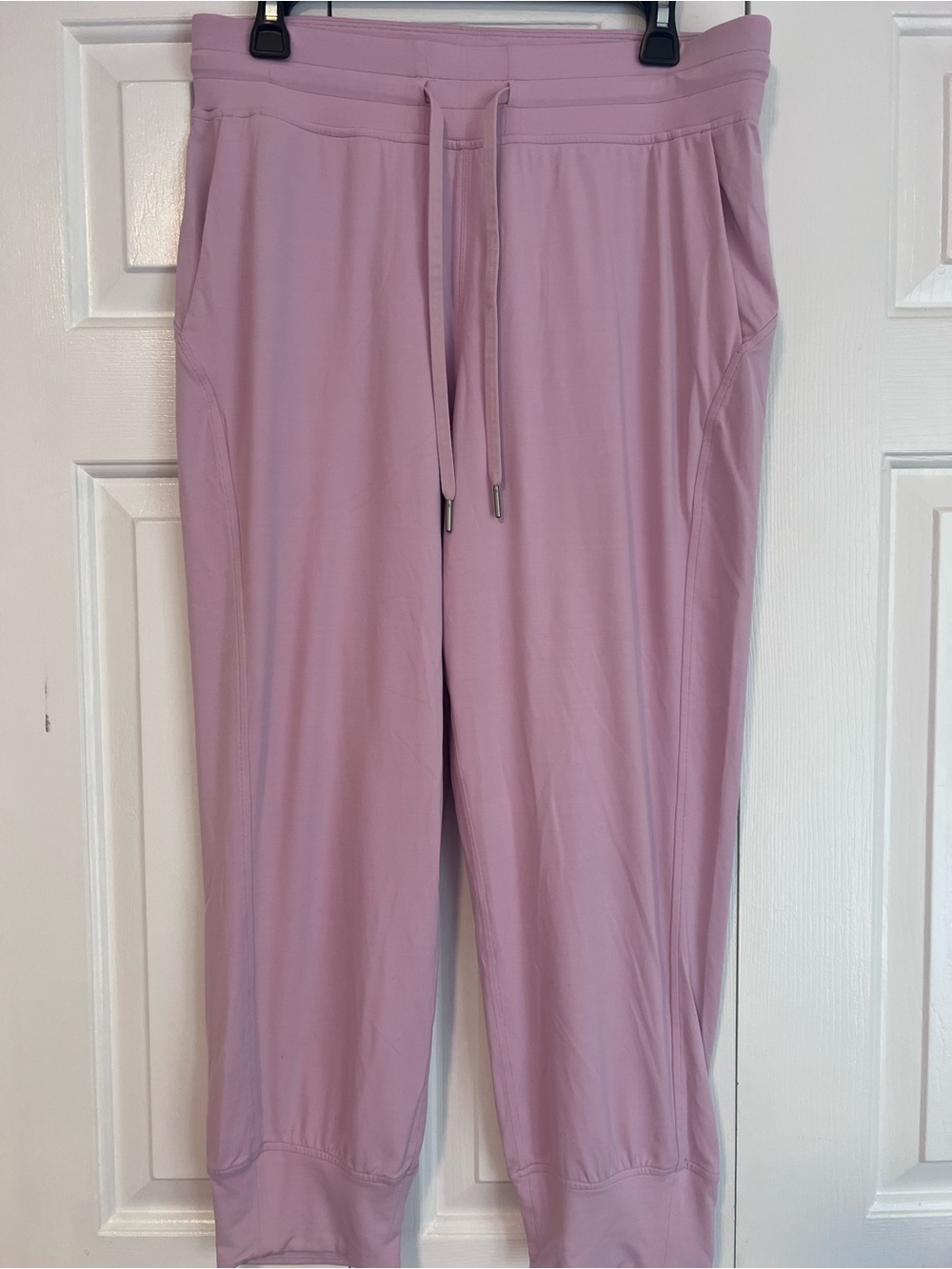 Lululemon Women's Lavender Drawstring Capris Jogger